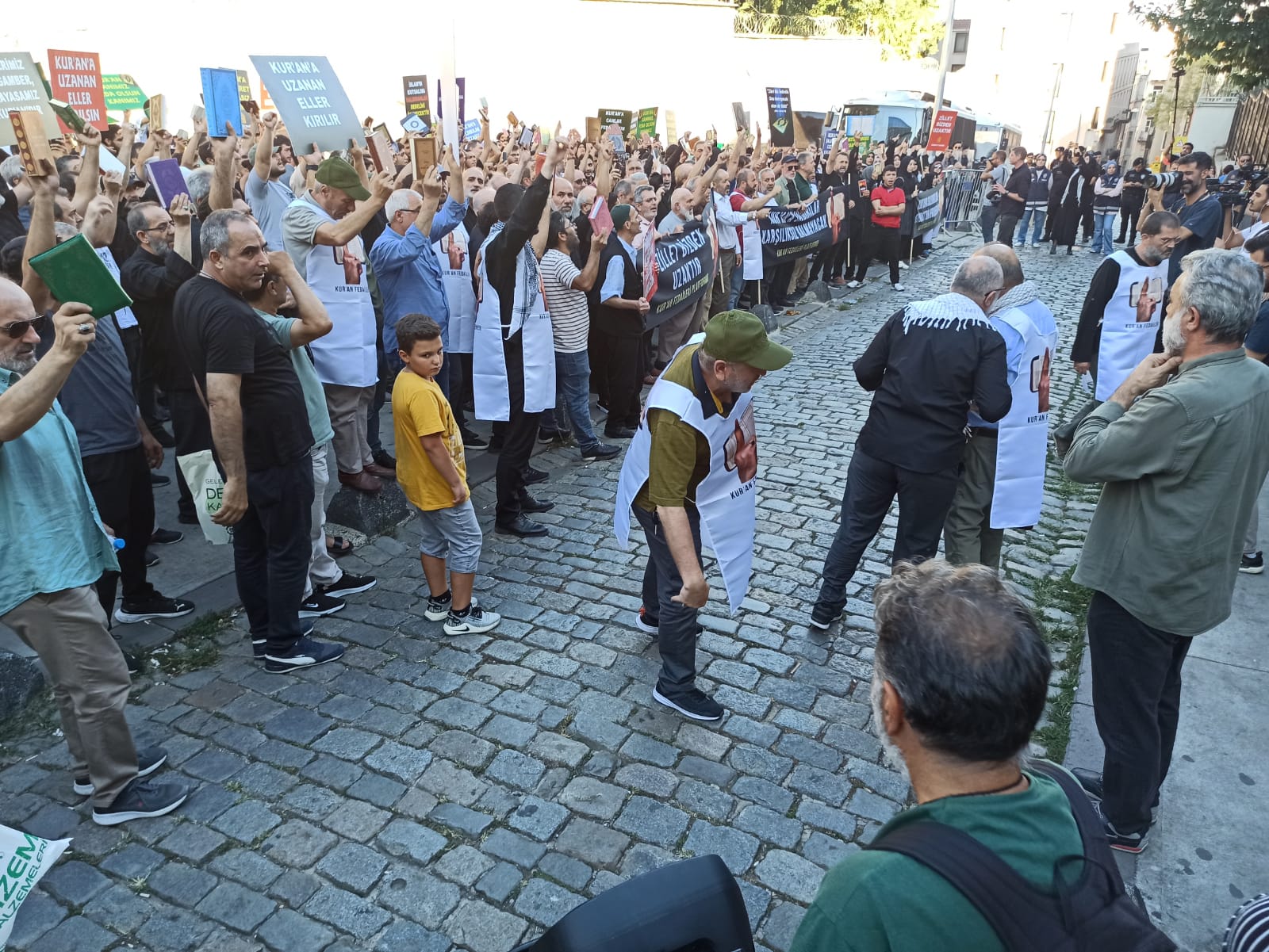 Avrupa'da gerçekleştirilen Kuran yakma eylemleri İstanbul'da lanetlendi